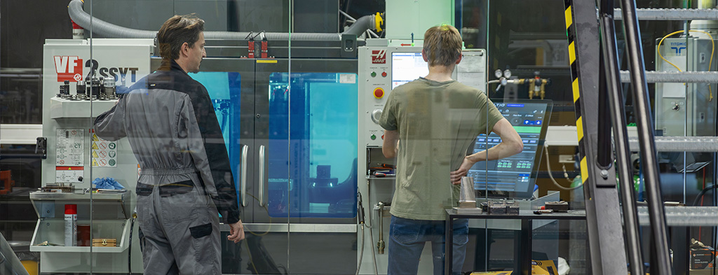 Onderzoeker en student werkzaam